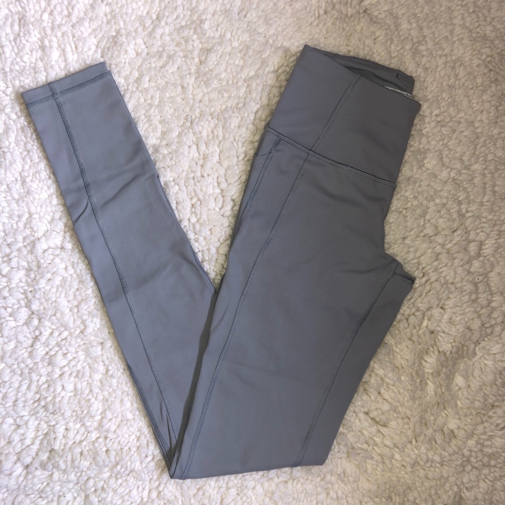 Victoria’s Secret knockout pocket leggings. NWOT.